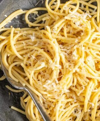 cacio e pepe in a bowl