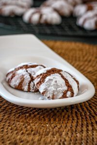 a small plate with chocolate crinkle cookies