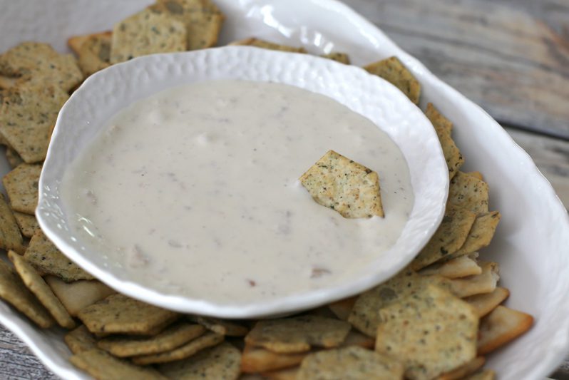 clam dip with crackers