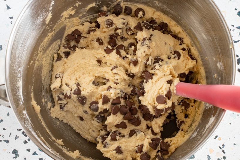 chocolate chip cookie bars preparation