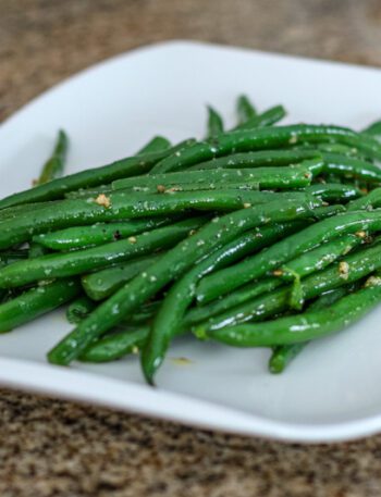 haricot verts with garlic on a serving plate