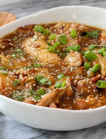 instant pot honey sesame chicken in a serving bowl