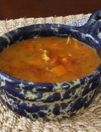 A bowl of lentil and chicken Mulligatawny soup.