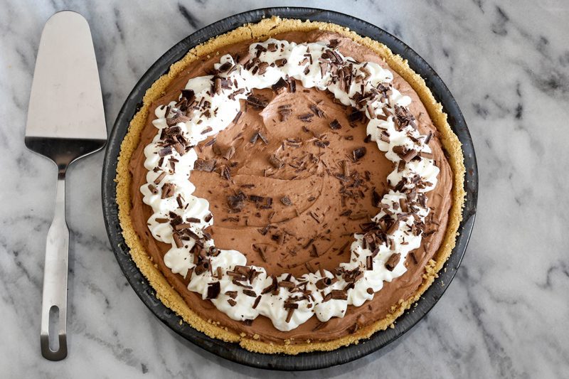 chocolate cheesecake, no bake, in pie pan