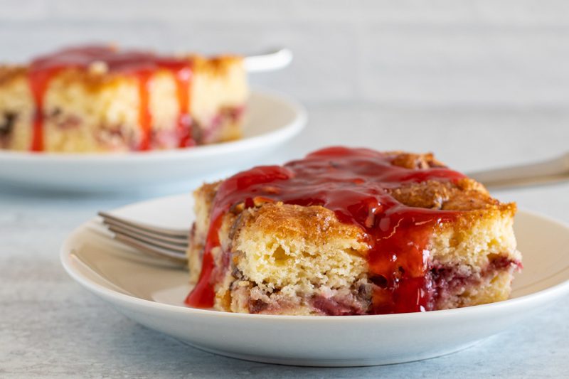 strawberry crumb cake slices with strawberry sauce